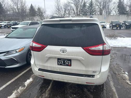2019 Toyota Sienna XLE