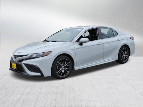 Ice Edge 2022 Toyota Camry SE
