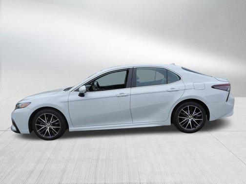 Ice Edge 2022 Toyota Camry SE