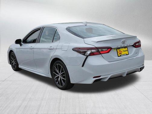 Ice Edge 2022 Toyota Camry SE