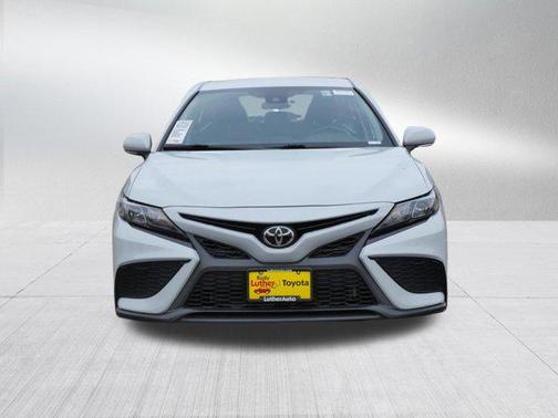 Ice Edge 2022 Toyota Camry SE