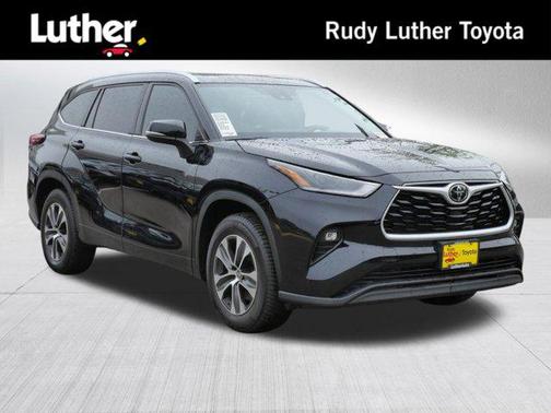 Midnight Black Metallic 2021 Toyota Highlander XLE