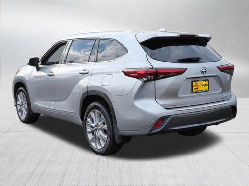 2022 Toyota Highlander Hybrid Limited