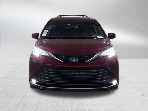 2023 Toyota Sienna Platinum 7 Passenger