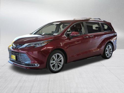 2023 Toyota Sienna Platinum 7 Passenger