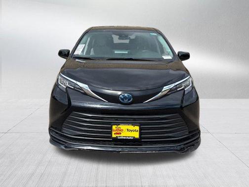 2022 Toyota Sienna LE