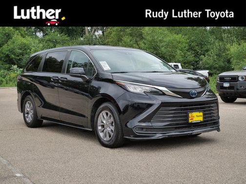 2022 Toyota Sienna LE