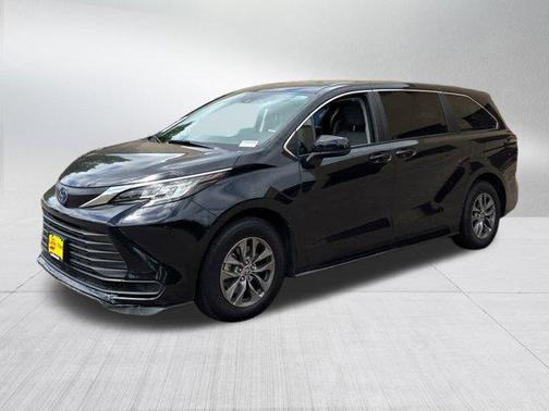 2022 Toyota Sienna LE