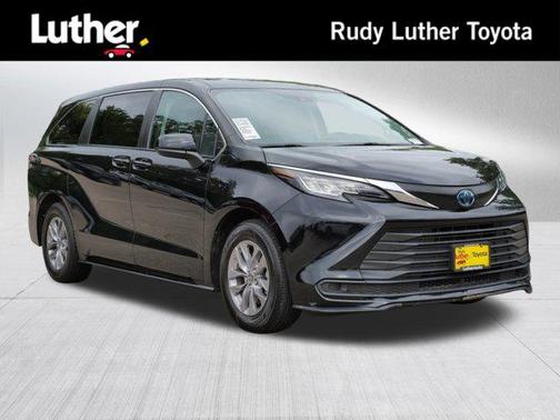 2022 Toyota Sienna LE