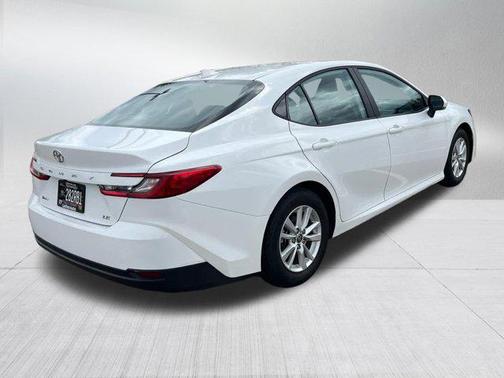 Ice Cap 2025 Toyota Camry LE