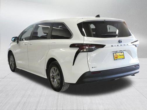 2025 Toyota Sienna LE