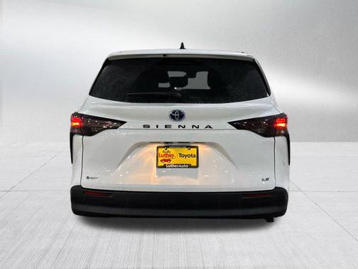 2025 Toyota Sienna LE