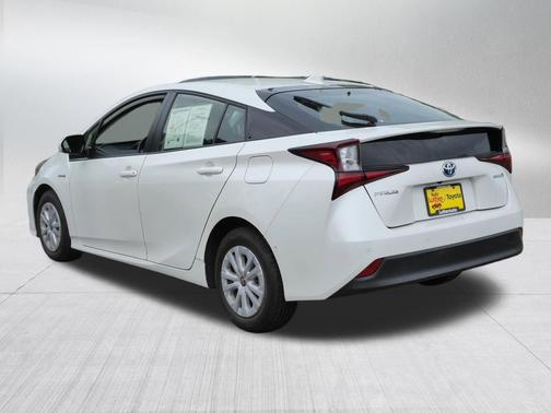 Blizzard Pearl 2020 Toyota Prius LE
