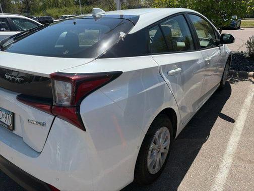 Blizzard Pearl 2020 Toyota Prius LE