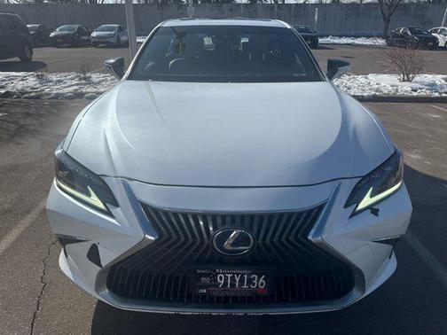 2019 Lexus ES 300h Luxury
