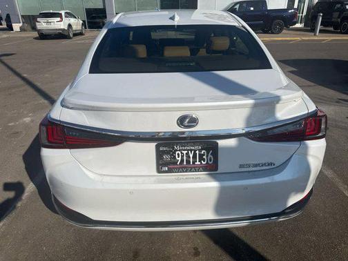 2019 Lexus ES 300h Luxury