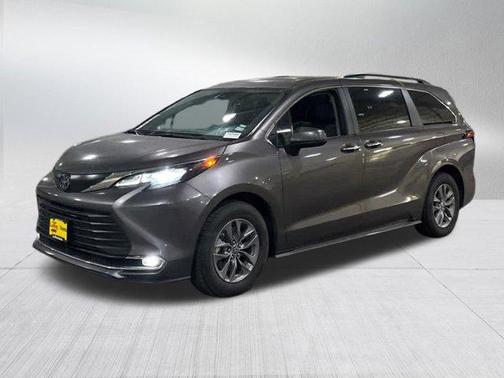 2024 Toyota Sienna XLE