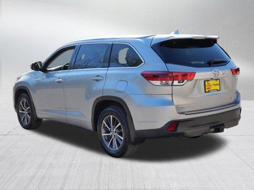Celestial Silver Metallic 2017 Toyota Highlander XLE