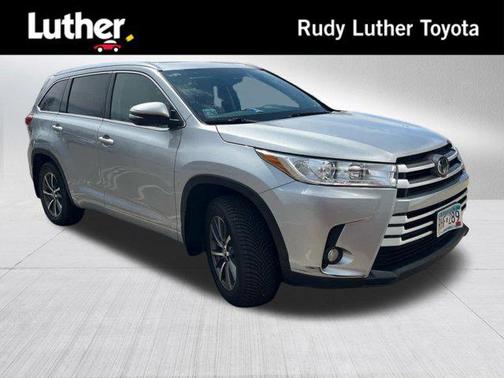 Celestial Silver Metallic 2017 Toyota Highlander XLE
