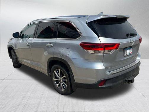 Celestial Silver Metallic 2017 Toyota Highlander XLE
