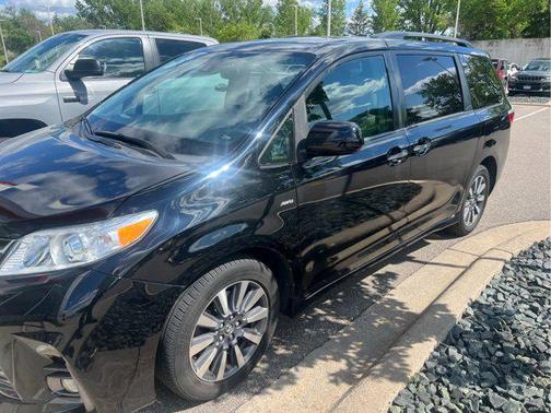 2018 Toyota Sienna XLE