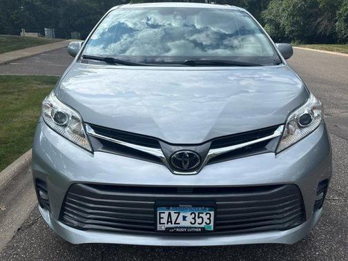 2020 Toyota Sienna XLE