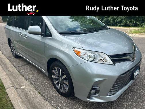 2020 Toyota Sienna XLE