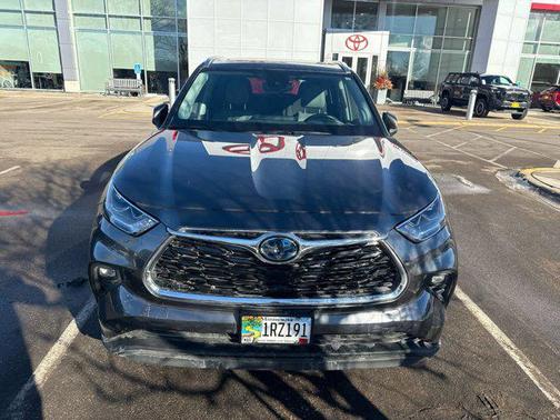 Magnetic Gray Metallic 2023 Toyota Highlander Hybrid Limited
