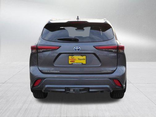 Magnetic Gray Metallic 2023 Toyota Highlander Hybrid Limited