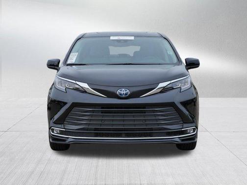 2023 Toyota Sienna XLE 8 Passenger