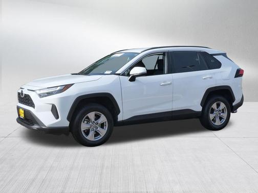 Ice Cap 2024 Toyota RAV4 XLE
