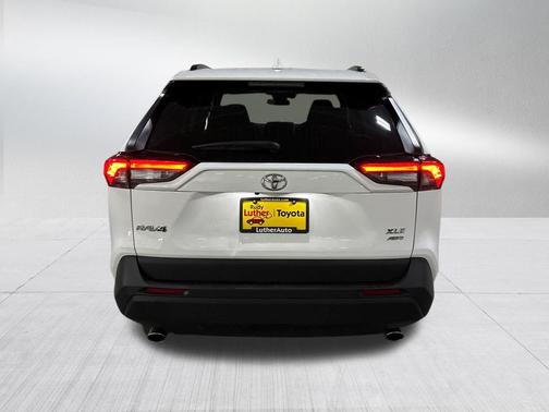 Ice Cap 2024 Toyota RAV4 XLE