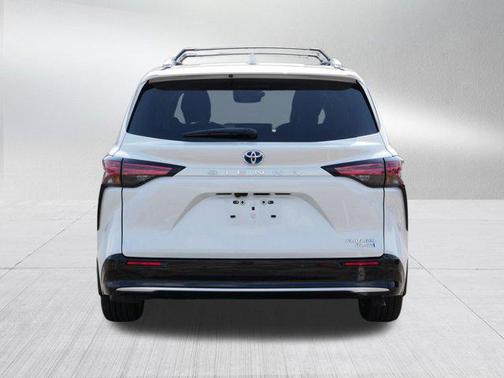 2024 Toyota Sienna Platinum