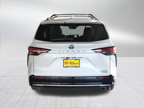 2024 Toyota Sienna Platinum