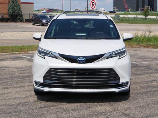 2024 Toyota Sienna Platinum