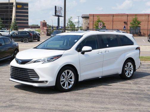 2024 Toyota Sienna Platinum