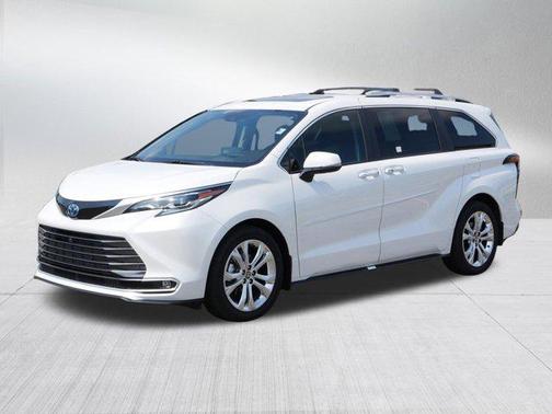 2024 Toyota Sienna Platinum