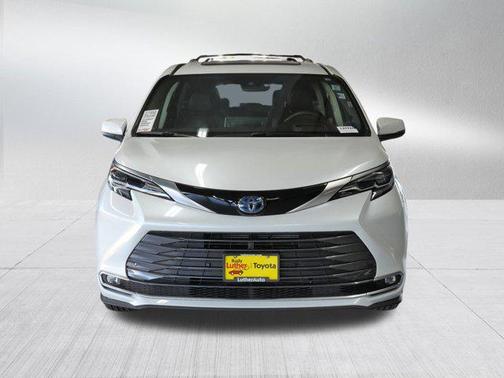 2024 Toyota Sienna Platinum