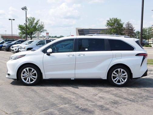 2024 Toyota Sienna Platinum