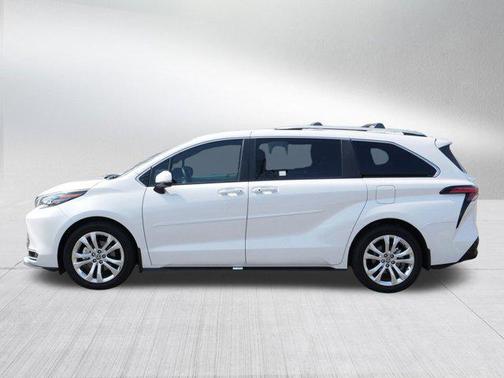 2024 Toyota Sienna Platinum