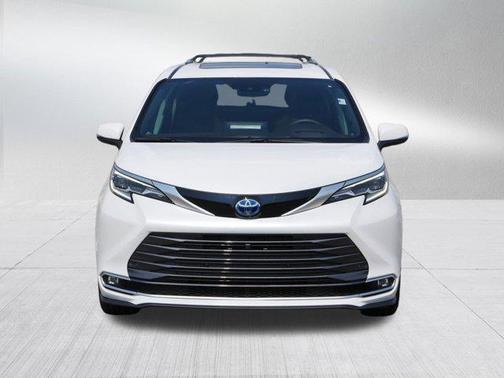 2024 Toyota Sienna Platinum