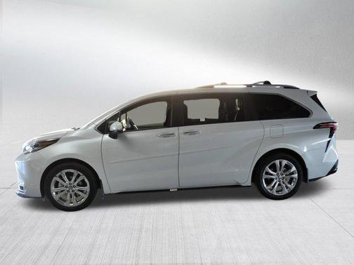 2024 Toyota Sienna Platinum