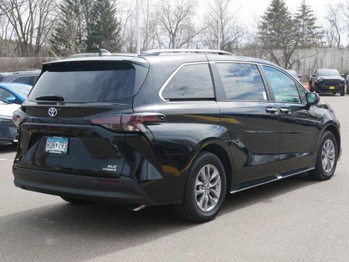 2024 Toyota Sienna XLE 7 Passenger