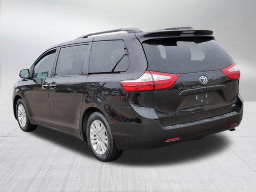 2016 Toyota Sienna XLE