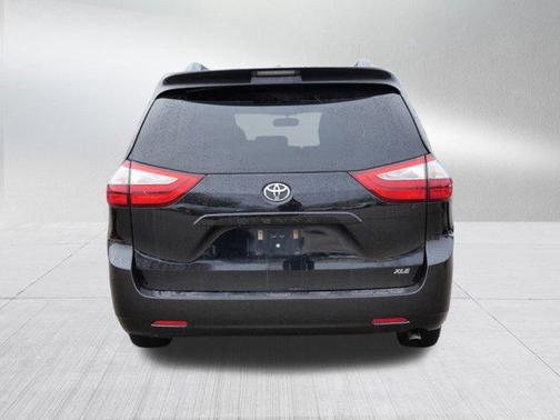 2016 Toyota Sienna XLE