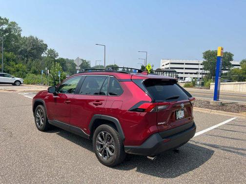 2022 Toyota RAV4 Hybrid XLE Premium
