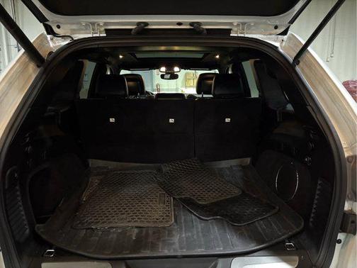 Bright White Clearcoat 2019 Jeep Grand Cherokee Overland