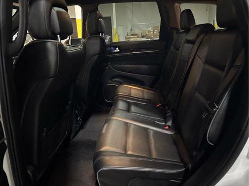 Bright White Clearcoat 2019 Jeep Grand Cherokee Overland