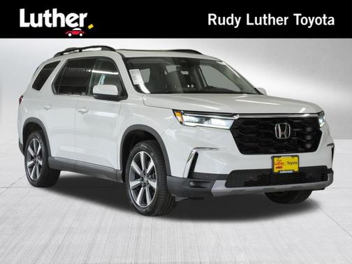 Platinum White Pearl 2023 Honda Pilot Touring 8-Passenger