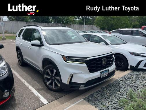 Platinum White Pearl 2023 Honda Pilot Touring 8-Passenger